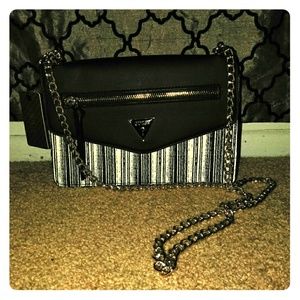 ❤️Guess Purse with gold chain strap